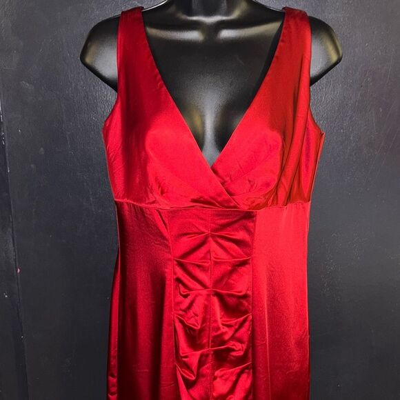 Calvin Klein red satiny body con dress. Size 6. - Picture 3 of 14